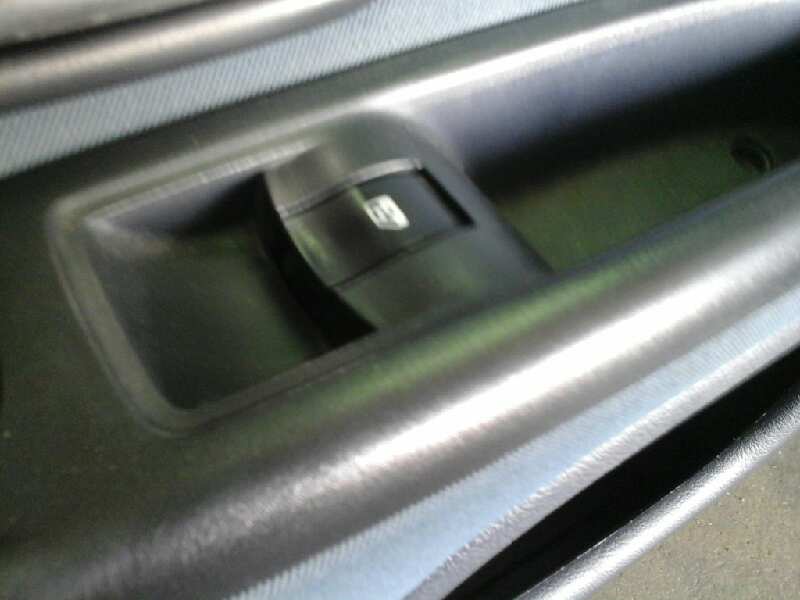 ELEVALUNAS DELANTERO DERECHO