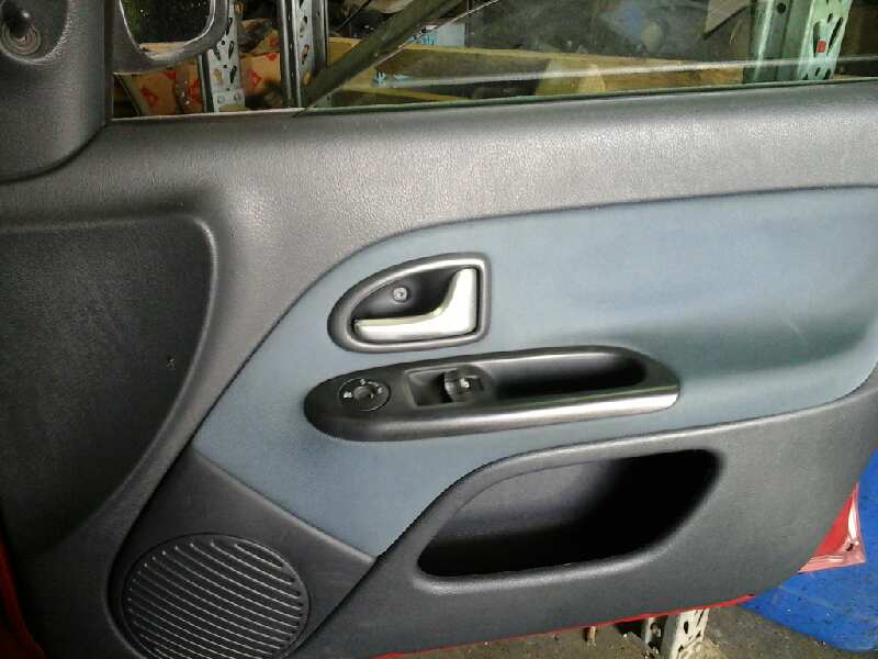 GUARNECIDO PUERTA DELANTERA DERECHA