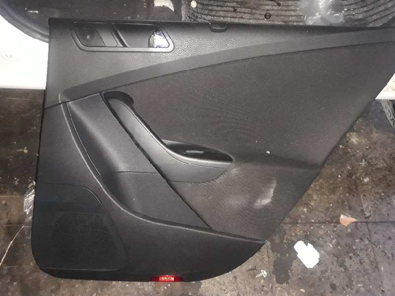 GUARNECIDO PUERTA TRASERA DERECHA