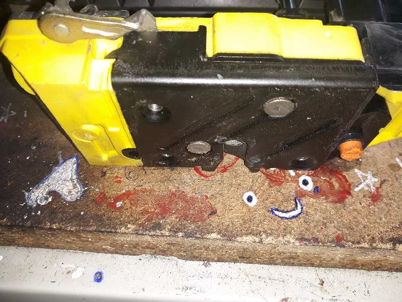 CERRADURA PUERTA TRASERA DERECHA