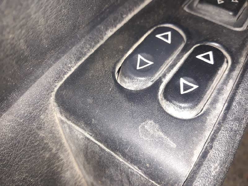 ELEVALUNAS DELANTERO IZQUIERDO