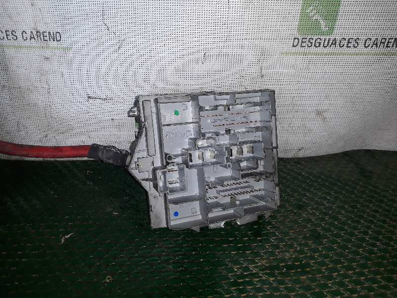 CAJA RELES / FUSIBLES