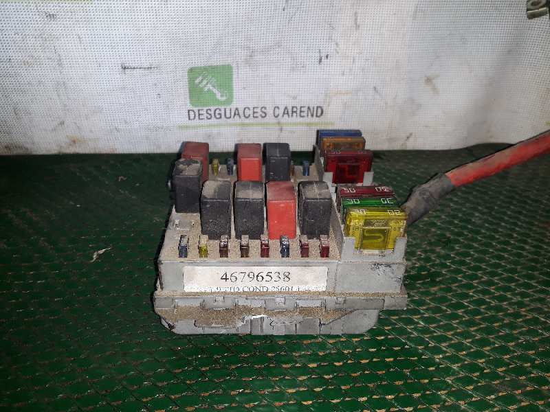 CAJA RELES / FUSIBLES