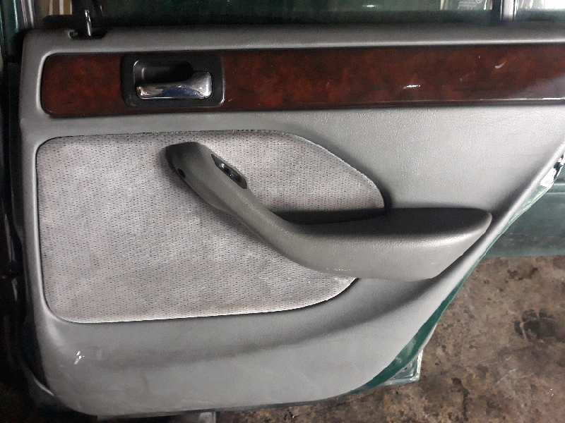GUARNECIDO PUERTA TRASERA DERECHA