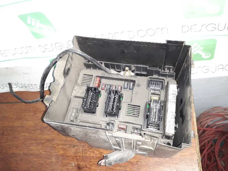 CAJA RELES / FUSIBLES