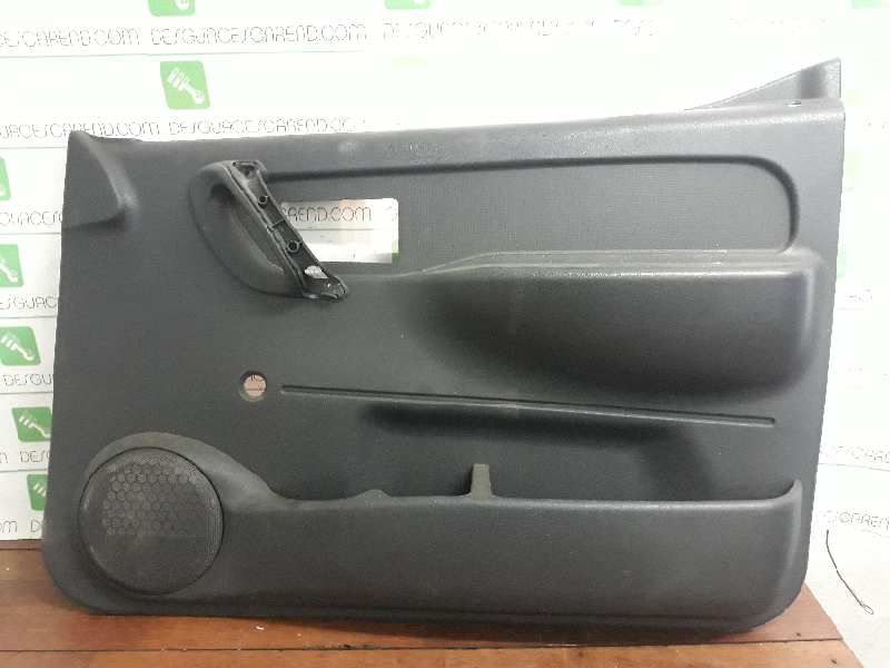 GUARNECIDO PUERTA DELANTERA DERECHA