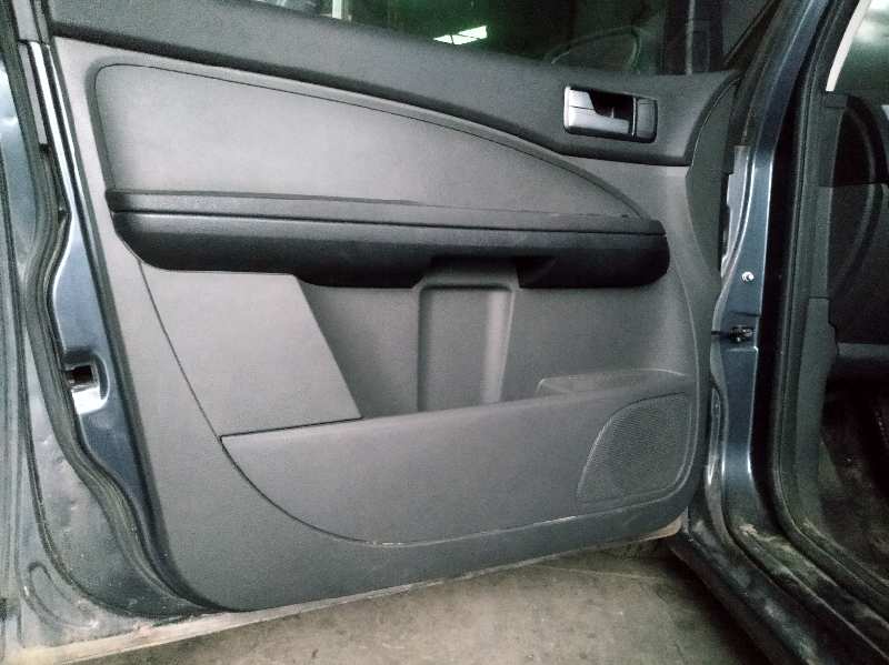 GUARNECIDO PUERTA DELANTERA IZQUIERDA