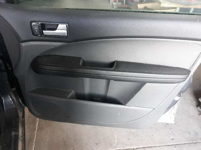 GUARNECIDO PUERTA DELANTERA DERECHA