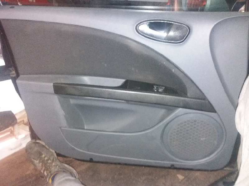 GUARNECIDO PUERTA DELANTERA IZQUIERDA