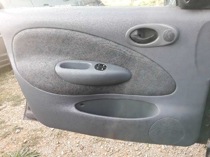 GUARNECIDO PUERTA DELANTERA IZQUIERDA