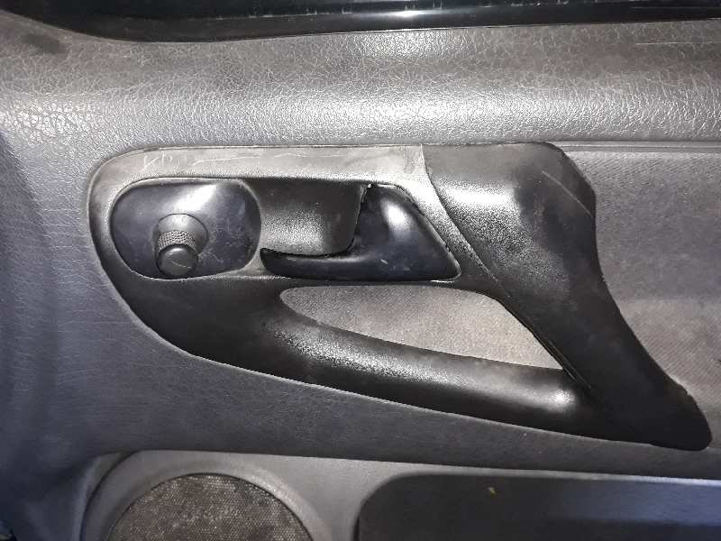 ELEVALUNAS DELANTERO DERECHO