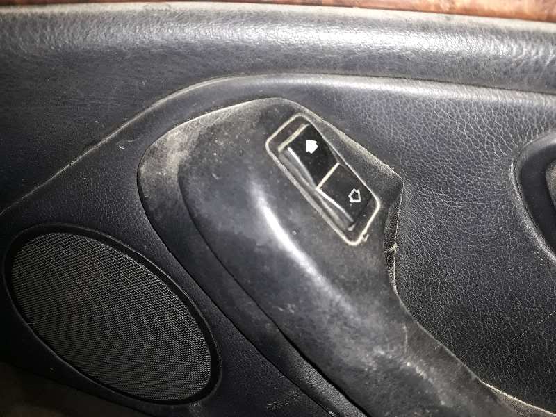 ELEVALUNAS DELANTERO DERECHO