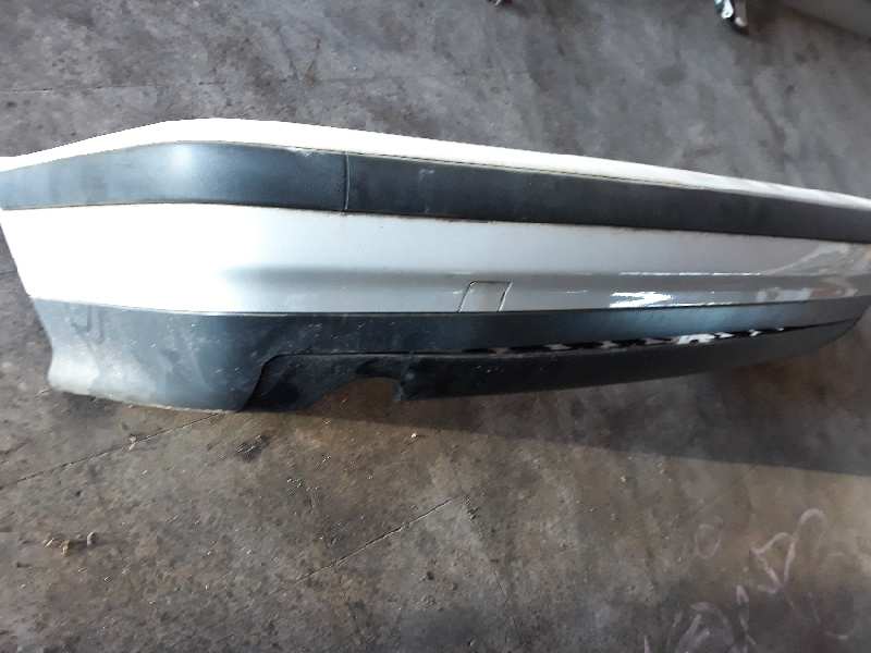 PARAGOLPES TRASERO