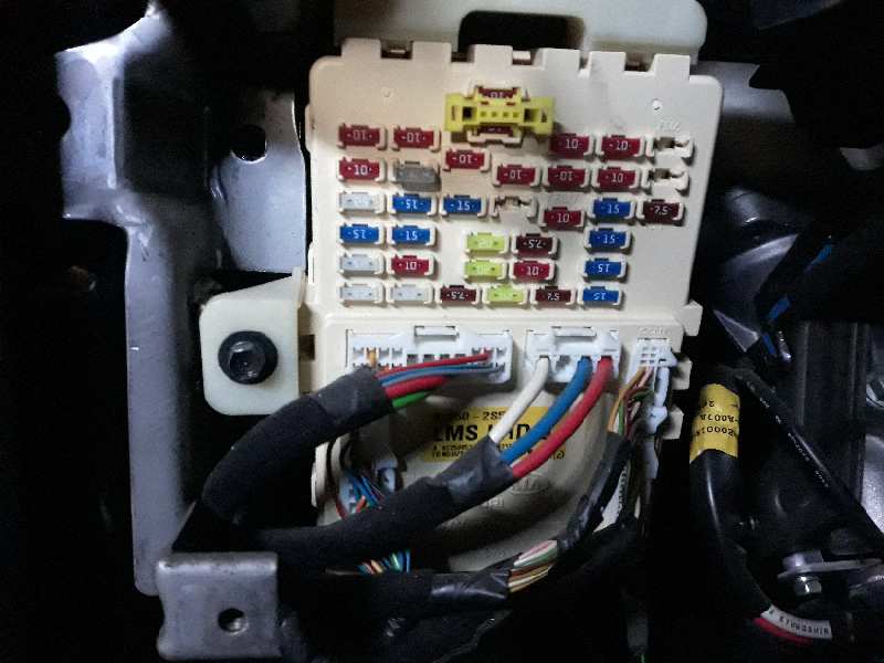 CAJA RELES - FUSIBLES