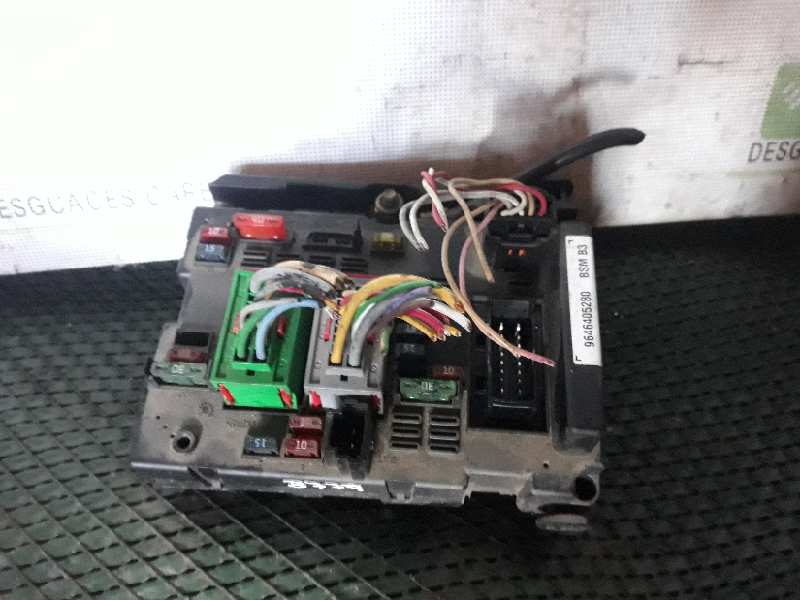 CAJA RELES - FUSIBLES