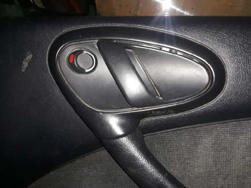 ELEVALUNAS DELANTERO DERECHO