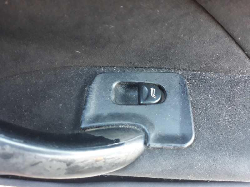 MANDO ELEVALUNAS DELANTERO DERECHO