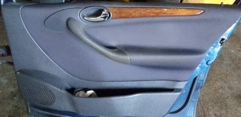 ELEVALUNAS DELANTERO DERECHO