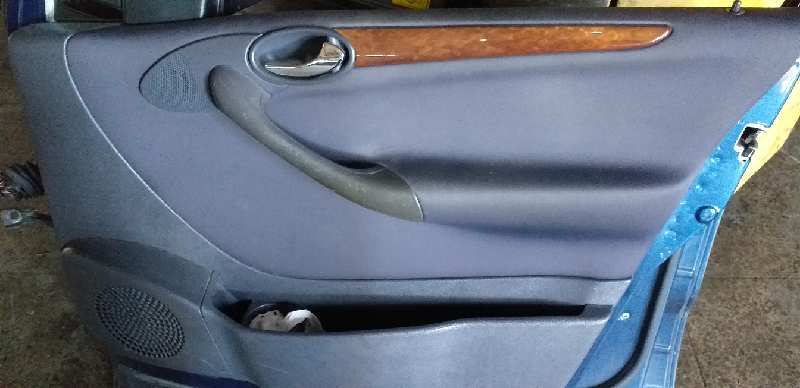 GUARNECIDO PUERTA DELANTERA DERECHA