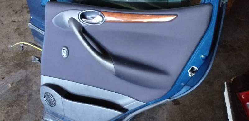 GUARNECIDO PUERTA TRASERA DERECHA