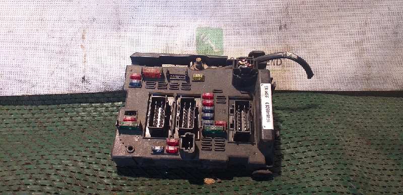 CAJA RELES - FUSIBLES