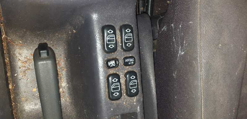 MANDO ELEVALUNAS DELANTERO IZQUIERDO 