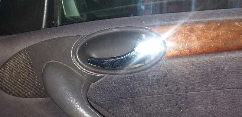 MANETA INTERIOR DELANTERA DERECHA