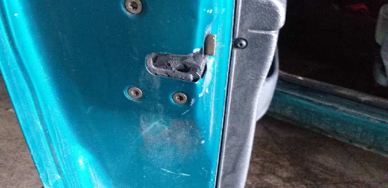 CERRADURA PUERTA DELANTERA IZQUIERDA 