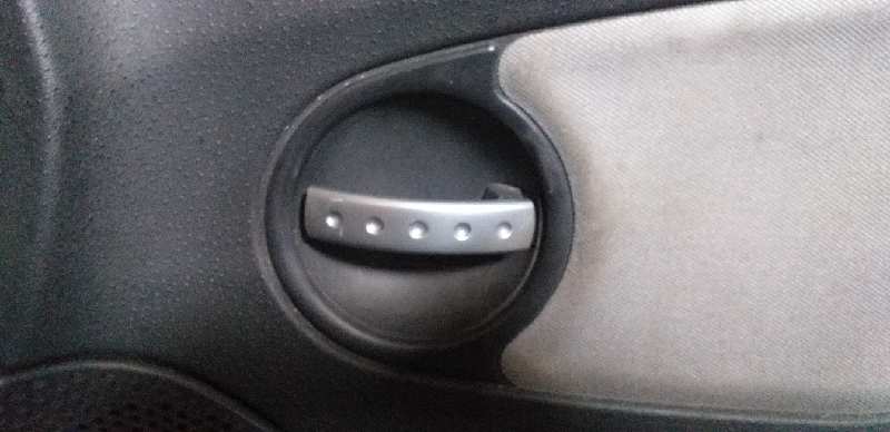 MANETA INTERIOR DELANTERA DERECHA