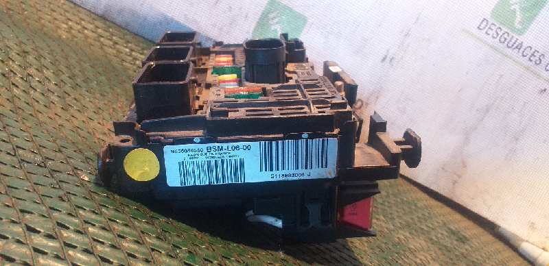 CAJA RELES - FUSIBLES