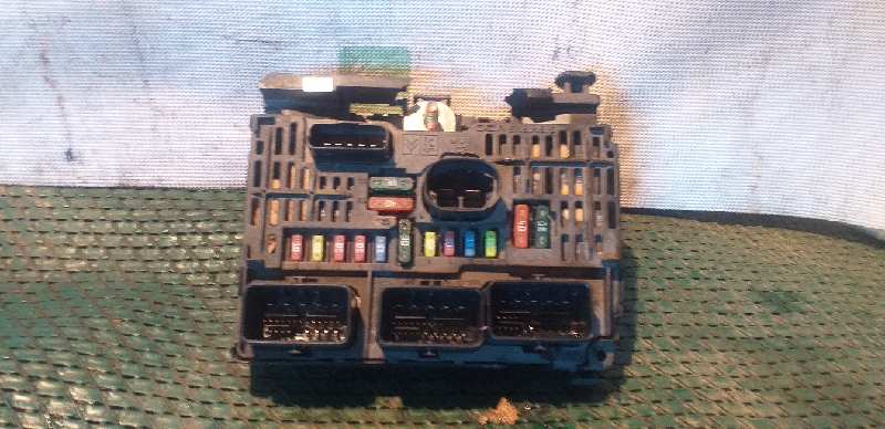 CAJA RELES - FUSIBLES