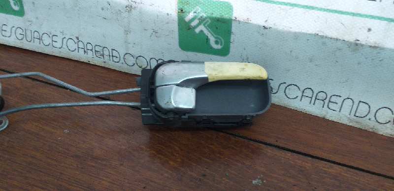 MANETA INTERIOR DELANTERA DERECHA