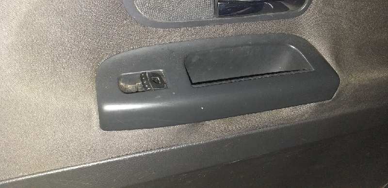 ELEVALUNAS TRASERO DERECHO