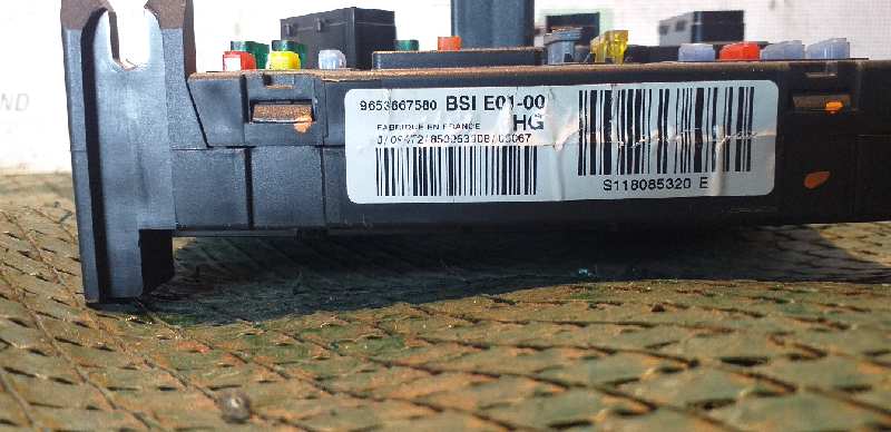 CAJA RELES - FUSIBLES