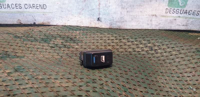 MANDO ELEVALUNAS DELANTERO DERECHO