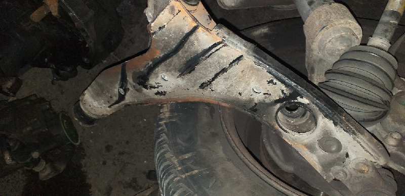 BRAZO SUSPENSION INFERIOR DELANTERO IZQUIERDO