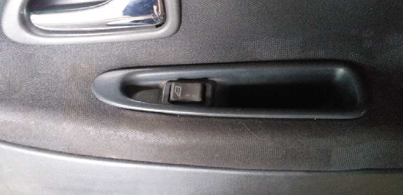 MANDO ELEVALUNAS DELANTERO DERECHO