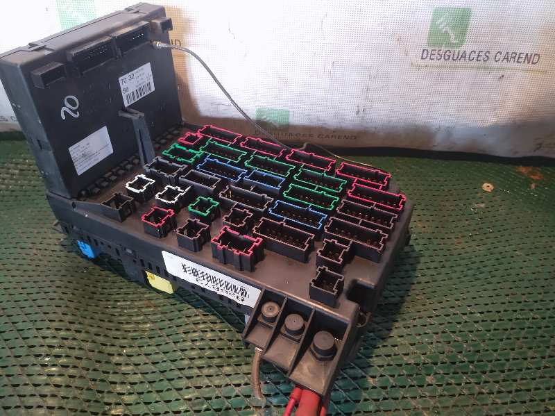 CAJA RELES - FUSIBLES