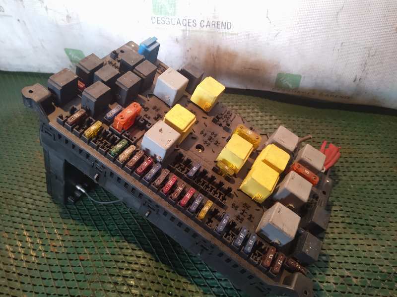 CAJA RELES - FUSIBLES