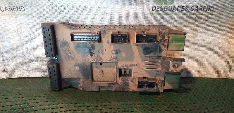 CAJA RELES - FUSIBLES