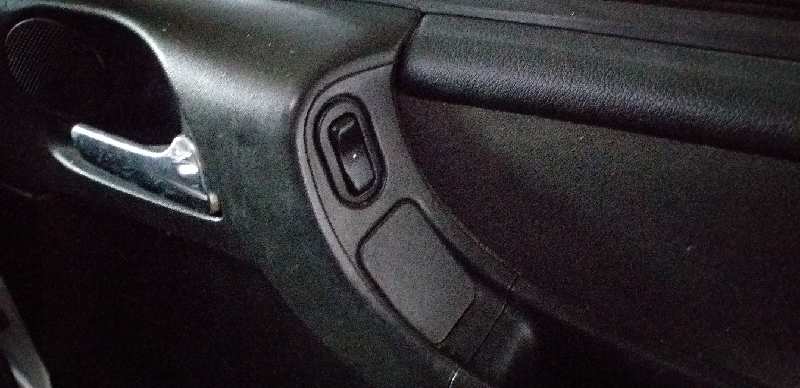 MANDO ELEVALUNAS DELANTERO DERECHO