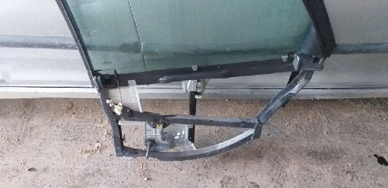 ELEVALUNAS TRASERO DERECHO