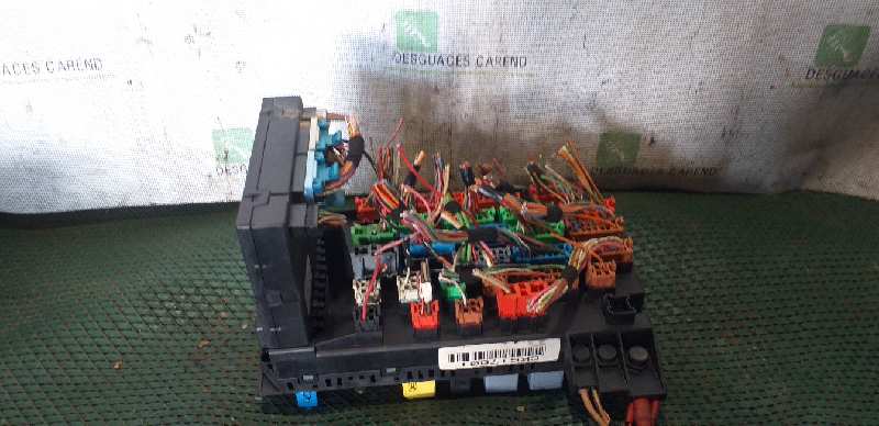 CAJA RELES - FUSIBLES