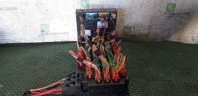 CAJA RELES - FUSIBLES