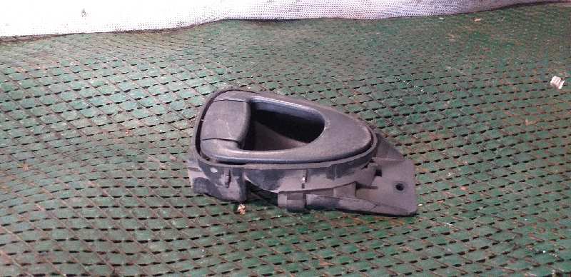 MANETA INTERIOR DELANTERA DERECHA