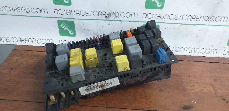 CAJA RELES - FUSIBLES