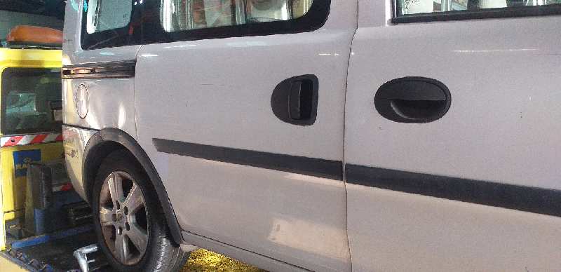 PUERTA LATERAL CORREDERA DERECHA