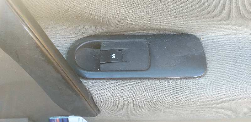 MANDO ELEVALUNAS DELANTERO DERECHO