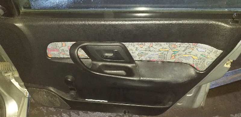 GUARNECIDO PUERTA DELANTERA DERECHA