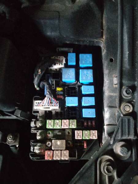 CAJA RELES - FUSIBLES